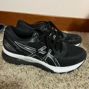 ASICS gel-nimbus 21 running shoes! Size 8.5!